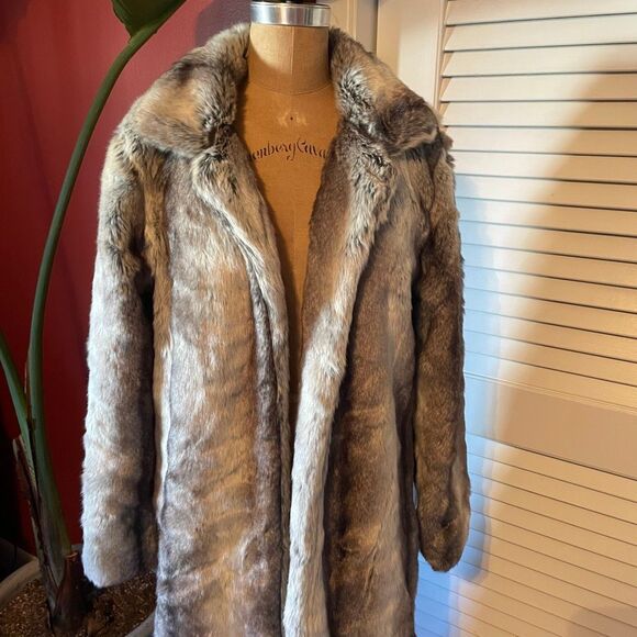 CELEBRITY FASHION | silver grey long fur like coat M NWT $119 - Picture 2 of 12